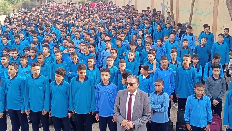 مدير تعليم الجيزة يتفقد مدارس أوسيم ومنشأةالقناطر في ثالث ايام الدراسة