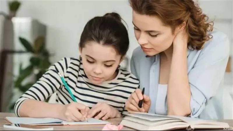 مع بداية العام الدراسي.. نصائح للأمهات لتنظيم وقت المذاكرة