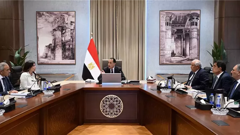 رئيس الوزراء يتابع جهود تنمية وتطوير الساحل الشمالي الغربي