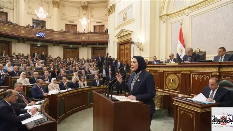 حكم مشاركة المرأة في العمل السياسي والاجتماعي