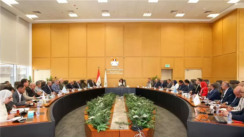 وزيرة الإسكان تتابع موقف منظومة الصرف الصحي بالقاهرة