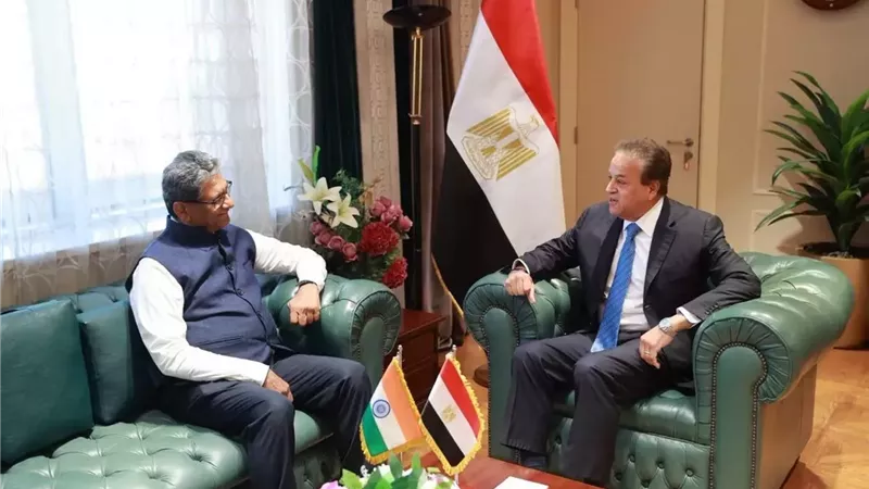 وزير الصحة يناقش زيادة الاستثمارات الهندية في قطاع الأدوية بمصر