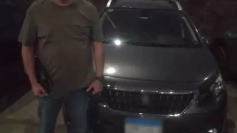 ضبط مدير مبيعات طمس لوحات سيارته بالقاهرة للهروب من المخالفات