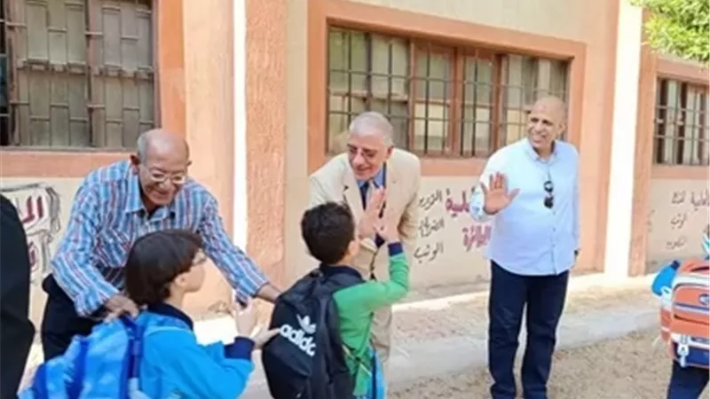 وكيل تعليم قنا يتابع انتظام العملية التعليمية في بداية الدراسة