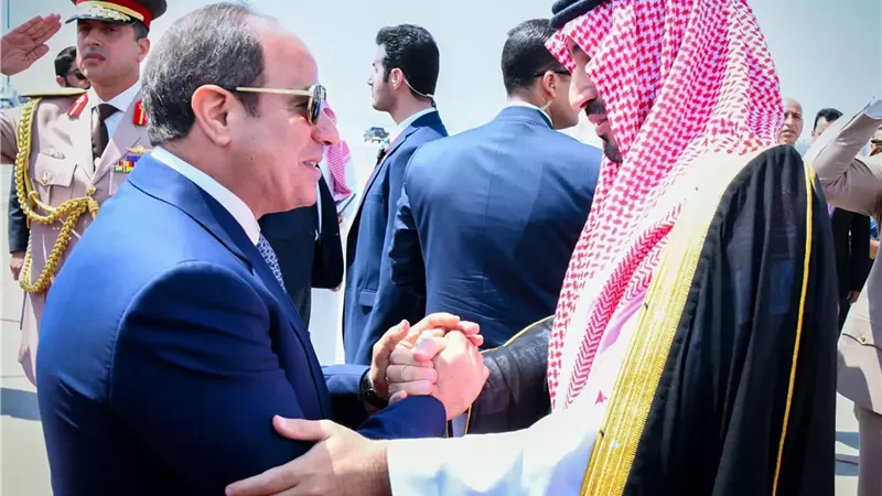 ولى العهد السعودي يصل القاهرة والرئيس السيسي في مقدمة مستقبليه