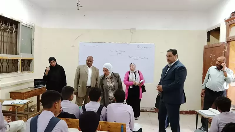مدير تعليم القاهرة تواصل جولاتها داخل المدارس