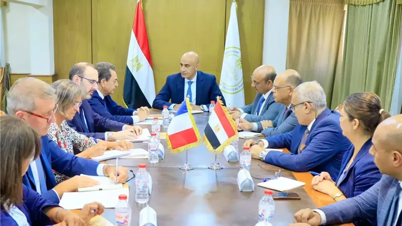 وزير التعليم يبحث مع السفير الفرنسي سُبل تعزيز التعاون