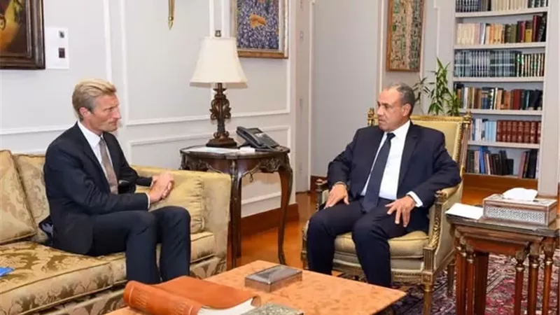 وزير الخارجية يبحث مع «الأغذية العالمي» دعم الأمن الغذائي