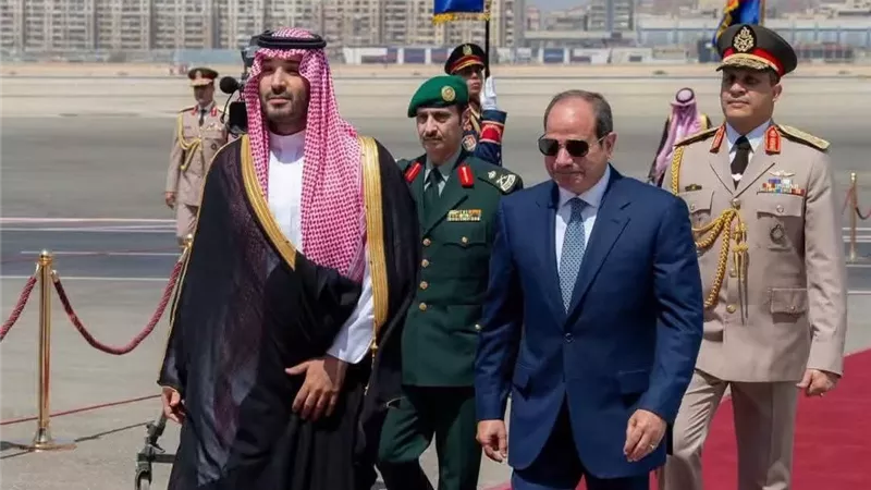 ولي العهد السعودي يبعث برقية شكر للرئيس السيسي عقب مغادرته مصر