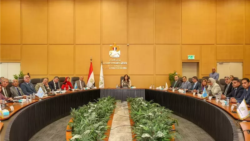 وزيرة الإسكان تتابع موقف مشروعات مبادرة حياة كريمة