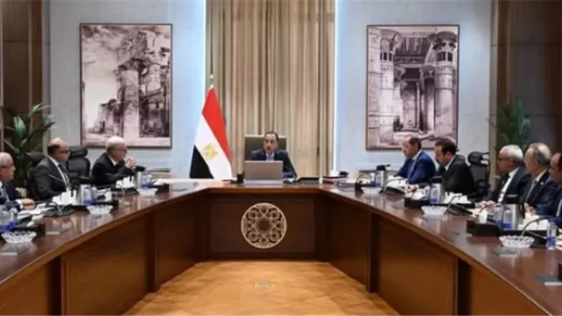 رئيس الوزراء يتابع مستهدفات برنامج إعادة هيكلة الشركات القابضة