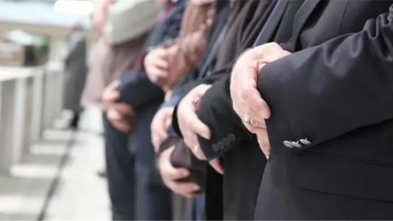 الذكر أم الصمت أثناء تشييع الجنازة؟..د.عطية لاشين يُجيب