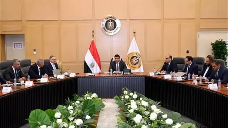 الصناعة: توفير الأسمنت بالسعر العادل مع الحفاظ على ربحية الشركات