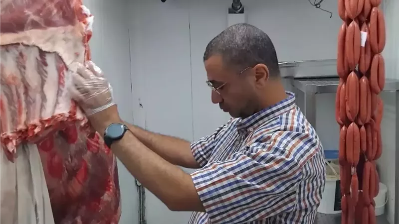 ضبط أكثر من 400 كجم لحوم ومنتجاتها وتحرير 8 محاضر بالمنيا
