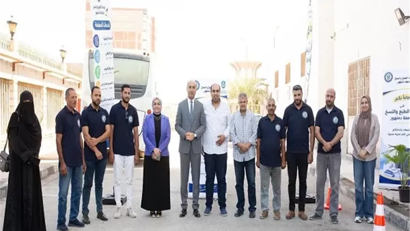رئيس جامعة دمنهور يتابع سير العمل بمطبعة الجامعة