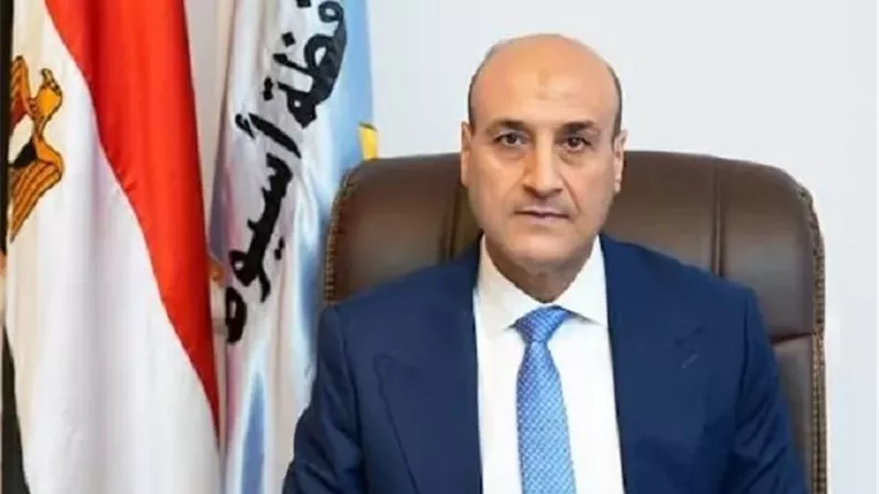 محافظ أسيوط يهنئ 322 حاجًا من أبناء المحافظة بفوزهم في قرعة حج