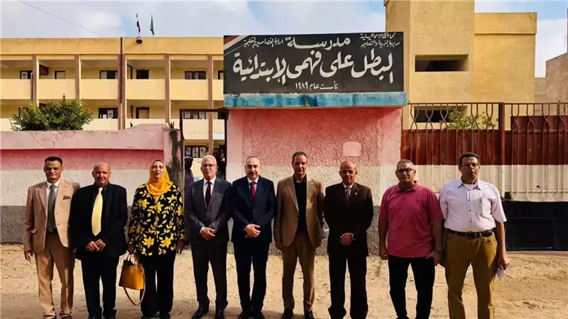 لجنة وزارية تتفقد مدارس الإسماعيلية في أول يوم دراسة..صور