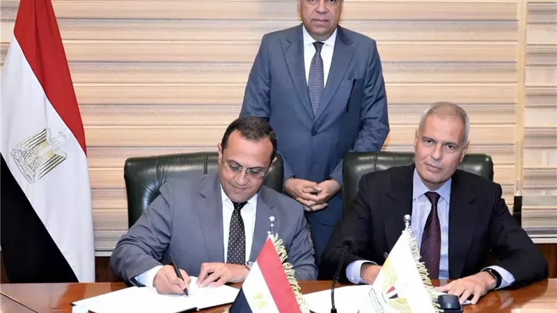 بروتوكول تعاون بين القابضة للمطارات ومصر للطيران لتعزيز الرعاية الصحية لأسر أصحاب المعاشات