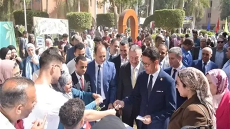 رئيس جامعة بنها يفتتح تطوير قسم وقاية النبات بمشتهر