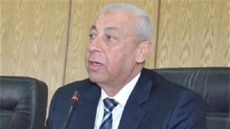 محافظ اسوان يخصم 20% من مستحقات شركة النظافة لتقاعسهم