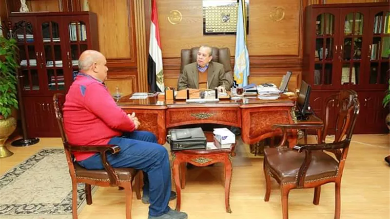 طه يتابع مشروع مصنع فصل الرمال السوداء بالبرلس...الإنتاج في 2020م