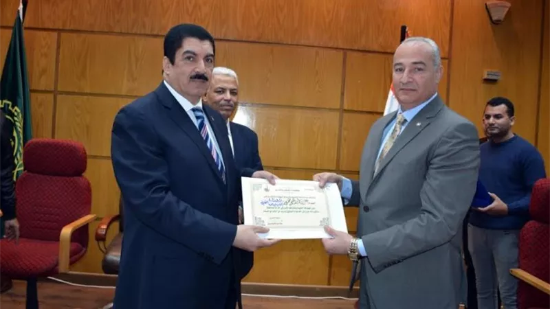 محافظ القليوبية يكرم وكيل وزارة الشباب والرياضة السابق