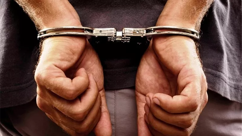 عاطل فايد فى التخشيبة بالخرطوش