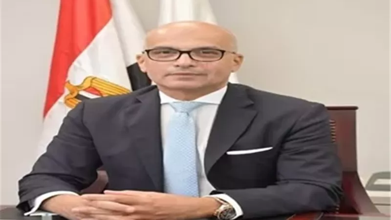 رئيس جامعة عين شمس للطلاب: نتمنى لكم عامًا جامعيًا سعيدًا