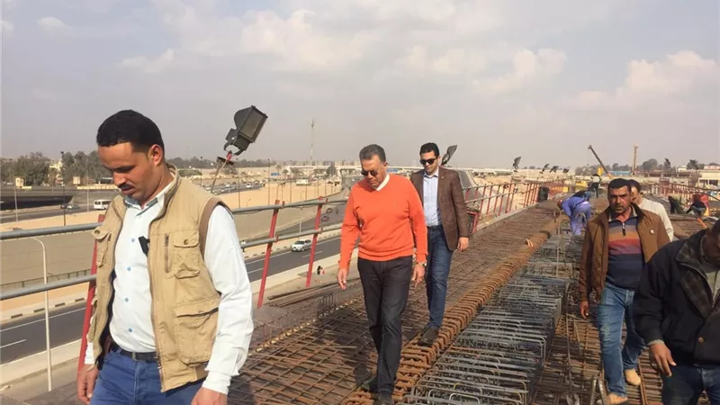 وزير النقل يتفقد محطة مترو 