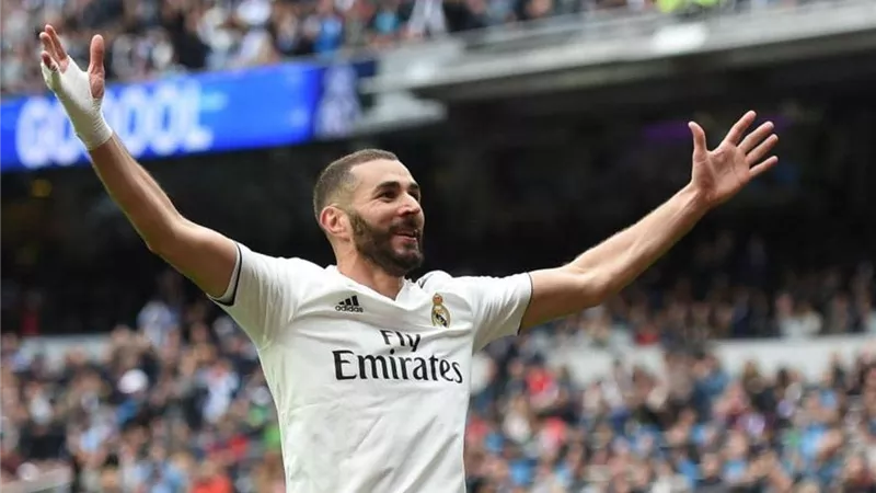 بنزيمة يحقق إنجازا غير مسبوق في ريال مدريد