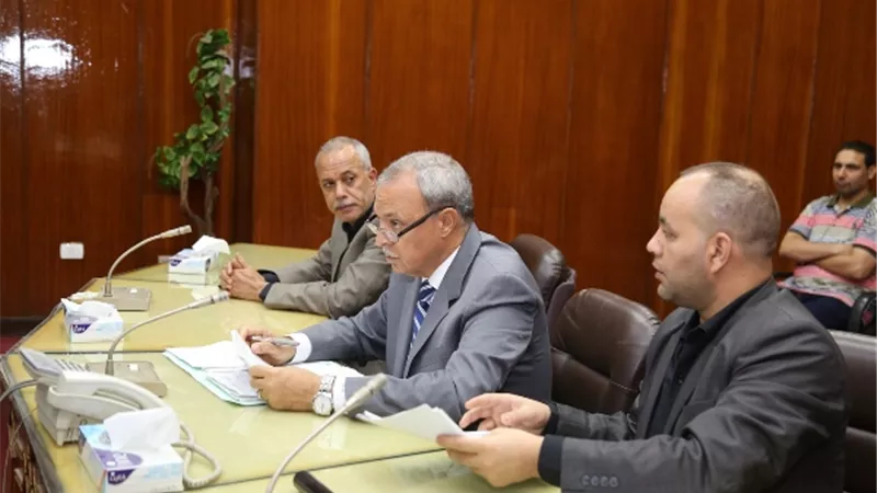 محافظ قنا يبحث شكاوى المواطنين باللقاء المفتوح
