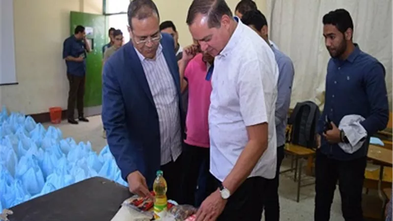 طب سوهاج توزع شنط رمضانية على القرى الأكثر احتياجا