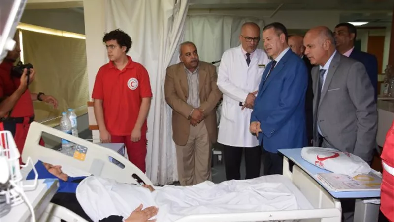 محافظ بني سويف يُتواصل مع المرضى في العيد