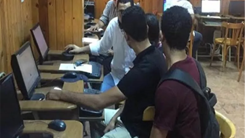 اقبال كثيف لطلاب الثانوية العامة في أول ايام اختبارات القدرات