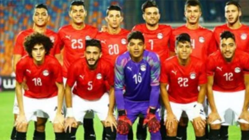 المنتخب الوطني الأولمبي يبدأ عمليات الاحماء على ملعب القاهرة الدولي استعدادا لمواجهة مالي