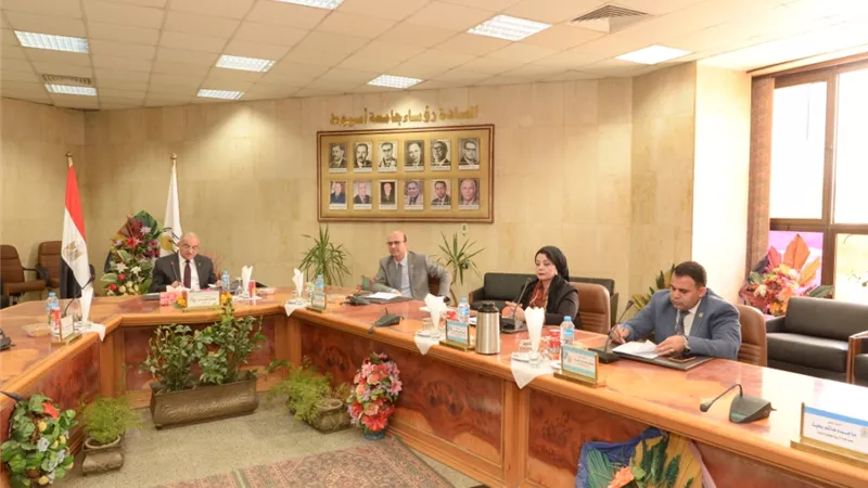 مجلس جامعة أسيوط يوافق على تعيين عدد من الأساتذة الجدد بمختلف كليات الجامعة