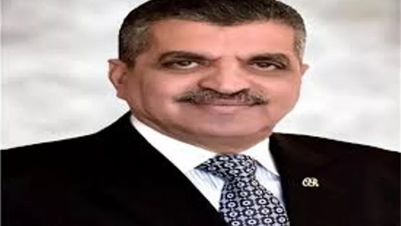 رئيس هيئة قناة السويس يفتح نادي بورفؤاد لصرف المعاشات