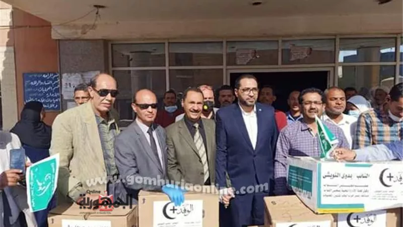 وفد بنى سويف يتبرع بمستلتزمات طبية لمستشفى الواسطى