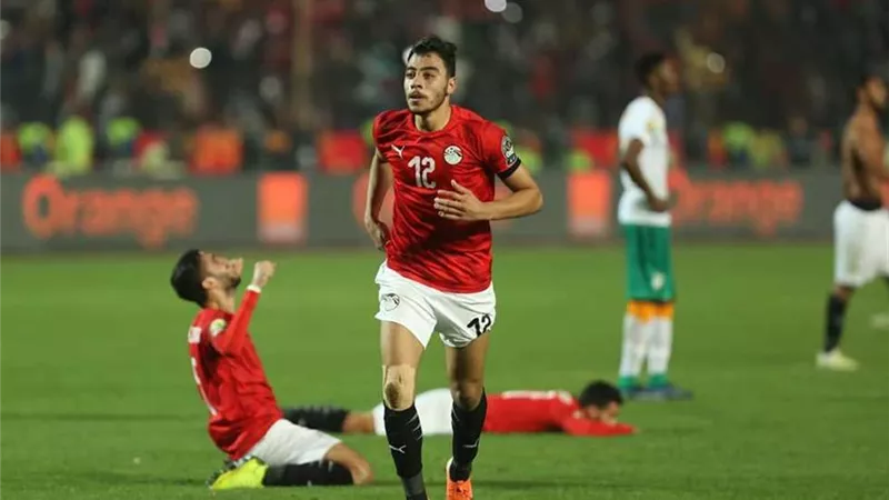 نجم وسط الأهلي يطلب حسم مصيره بعد تلقيه 4 عروض للاحتراف