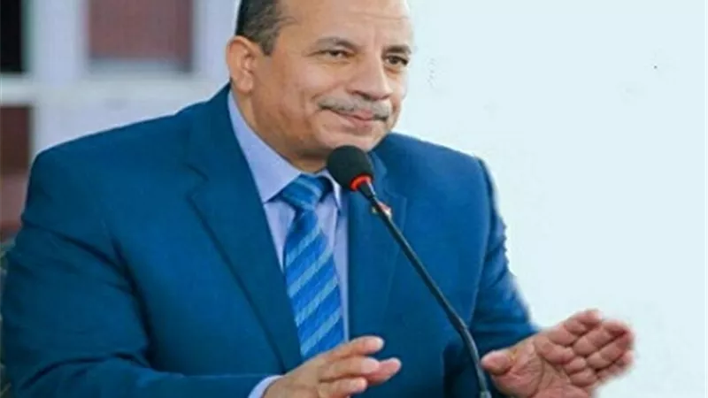 الانتهاء من توزيع شرائح التابلت لأولى ثانوى بقنا