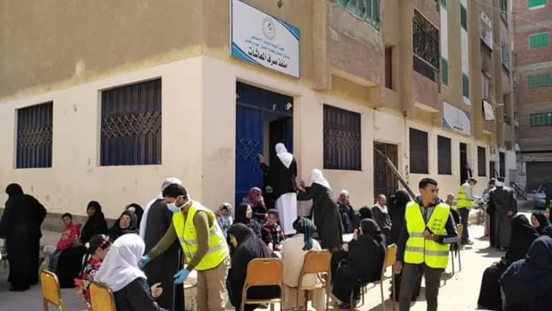 انتظام صرف معاشات فئة 1000 جنيه فأقل وتوزيع شرائح التابلت للطلاب بالشرقية