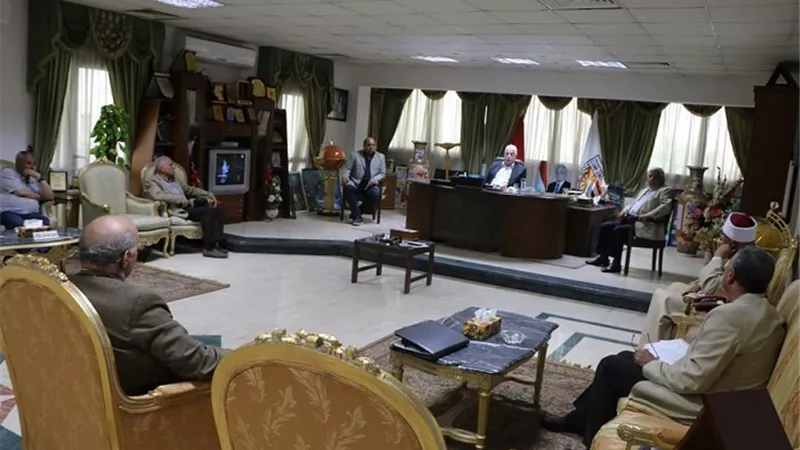 فوده يتابع صرف مستحقات المتضررين من السيول والعمالة غير المنتطمة