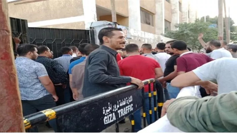 طوابير الناخبين تمتد امام لجان الحوامدية بعد انتهاء فترة الراحة .. صور