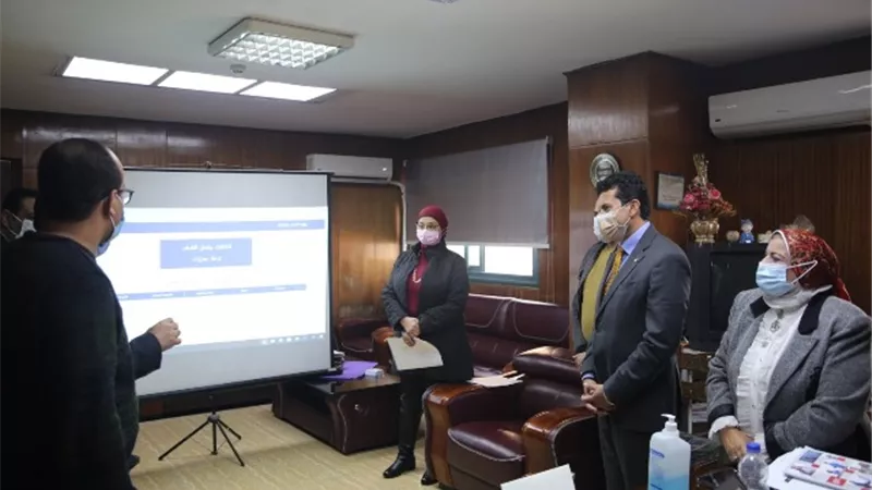 وزير الشباب والرياضة يتابع التصويت الإليكتروني بانتخابات برلمان الشباب