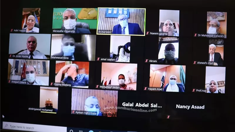 رئيس جامعة المنوفية فى اجتماعه بعمداء الكليات 
