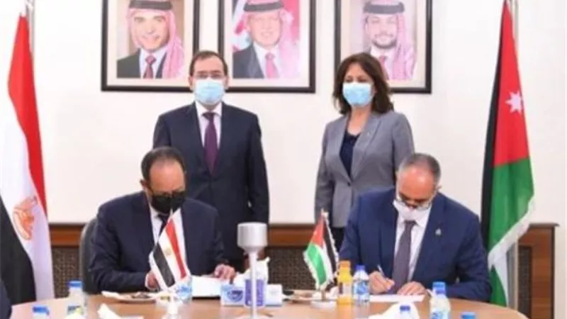 مصر توقع عقود توصيل الغاز الطبيعي للأردن وتوسيع الشبكات بعمان