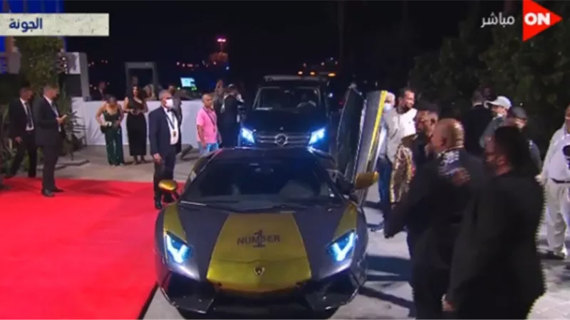 محمد رمضان يقتحم مهرجان الجونة بسيارته اللامبورجيني