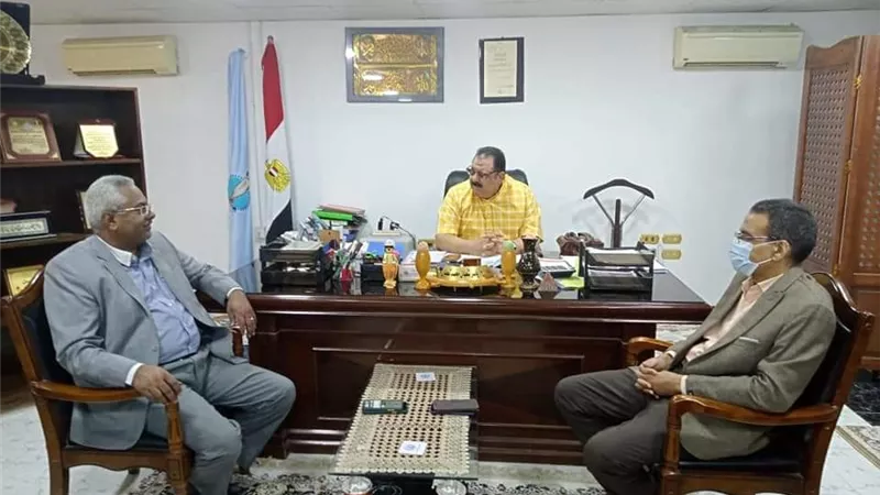 رئيس مدينة سفاجا يستقبل وكيل وزارة التربية والتعليم ورئيس مجلس أمناء المحافظة