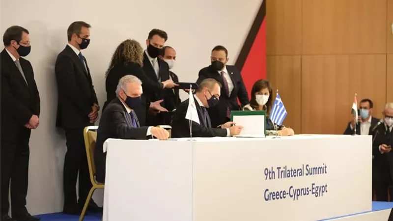 بحضور رئيس الجمهورية.. وزيرة الهجرة توقع مذكرة تفاهم مع نظيريها القبرصي واليوناني