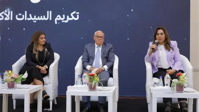 محافظا دمياط وبورسعيد يشهدان فعاليات منتدى الخمسين لتكريم السيدات المتميزات